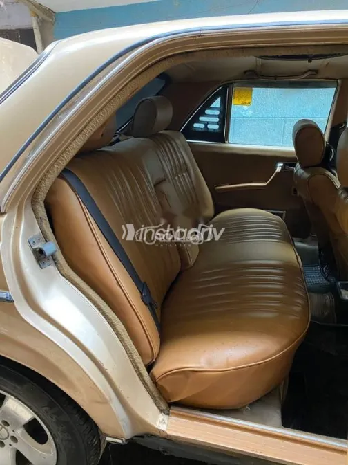 Mercedes E 200 1982 Gold Used for Sale - 5
