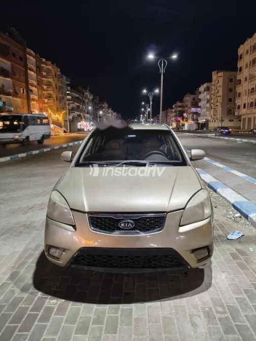 Kia Rio 2011 Gold Used for Sale - 1