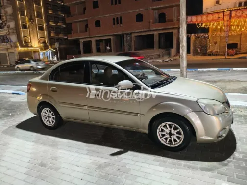 Kia Rio 2011 Gold Used for Sale - 2