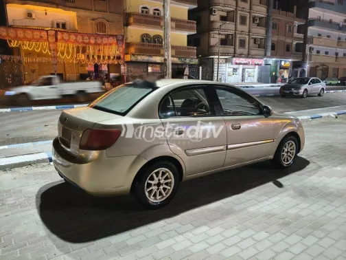 Kia Rio 2011 Gold Used for Sale - 3