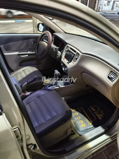 Kia Rio 2011 Gold Used for Sale - 8