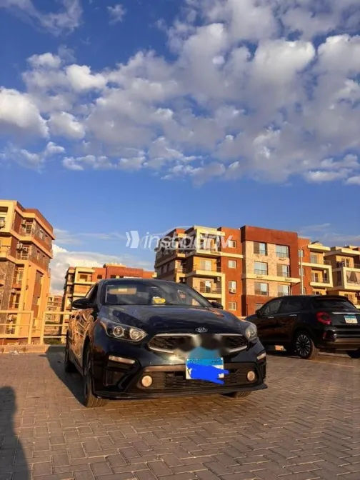 كيا جراند سيراتو 2019 أبيض مستعملة للبيع - 1