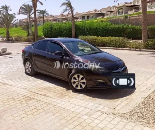 اوبل أسترا 2014 باذنجاني مستعملة للبيع - 1
