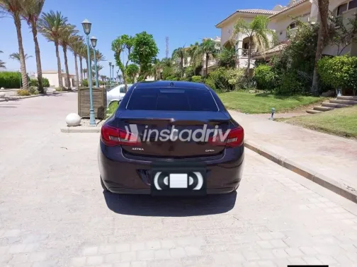 اوبل أسترا 2014 باذنجاني مستعملة للبيع - 3