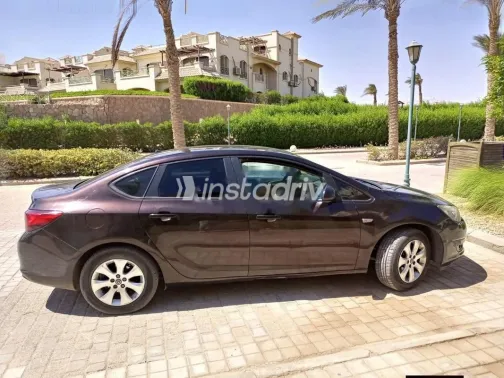 اوبل أسترا 2014 باذنجاني مستعملة للبيع - 4