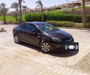 اوبل أسترا 2014 باذنجاني مستعملة للبيع