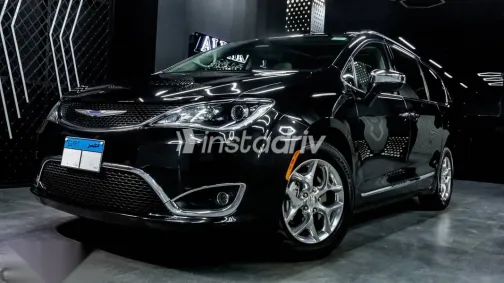 Chrysler Pacifica 2018 Black Used for Sale - 1