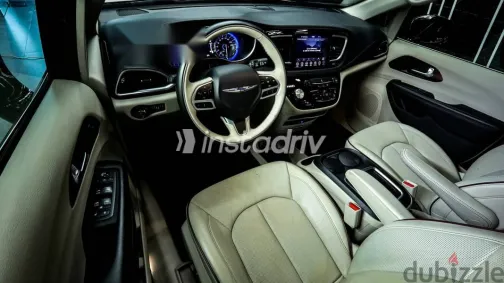 Chrysler Pacifica 2018 Black Used for Sale - 8