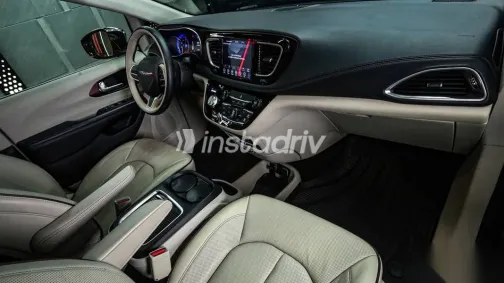 Chrysler Pacifica 2018 Black Used for Sale - 9