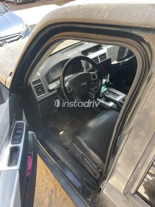 جيب شيروكي 2009 أبيض مستعملة للبيع - 3