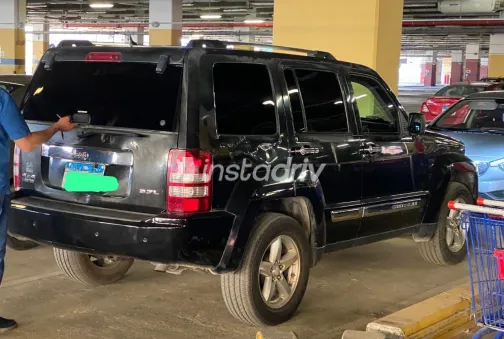 جيب شيروكي 2009 أبيض مستعملة للبيع - 4