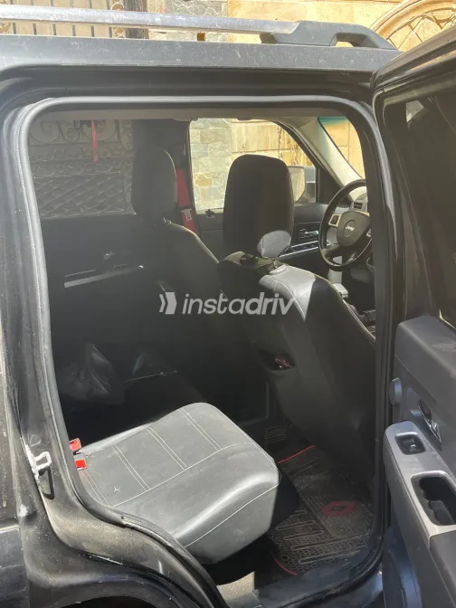 جيب شيروكي 2009 أبيض مستعملة للبيع - 6