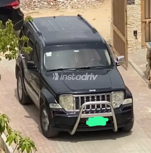 جيب شيروكي 2009 أبيض مستعملة للبيع - 9