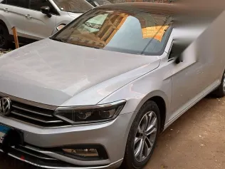 فولكس فاغن باسات 2021 فضي مستعملة للبيع