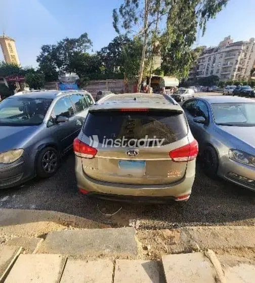 كيا كارينز 2016 رمادي مستعملة للبيع - 1