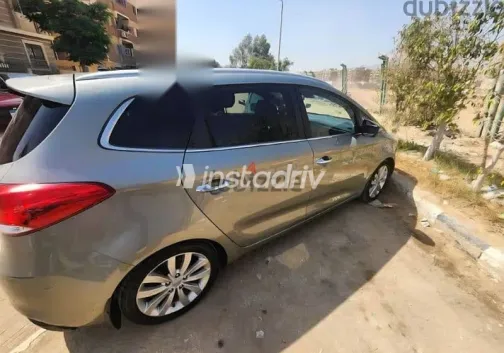 كيا كارينز 2016 رمادي مستعملة للبيع - 2