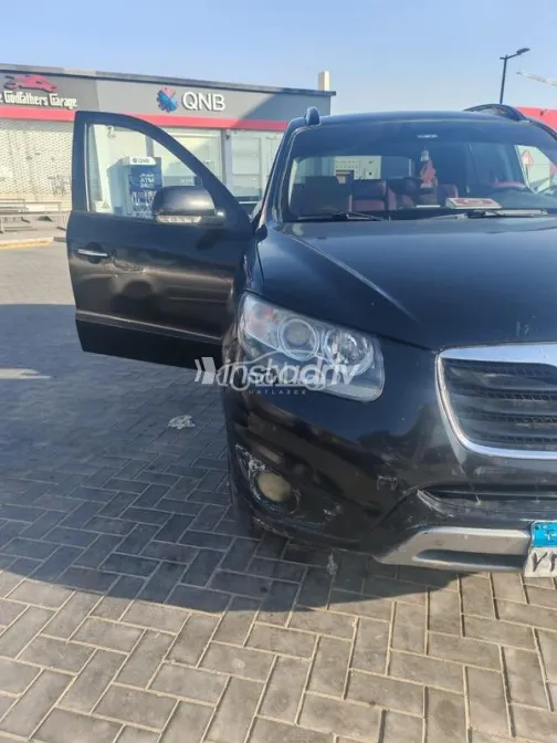 Hyundai Grand Santa Fe 2012 Black Used for Sale - 2