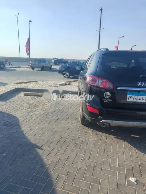 Hyundai Grand Santa Fe 2012 Black Used for Sale - 5