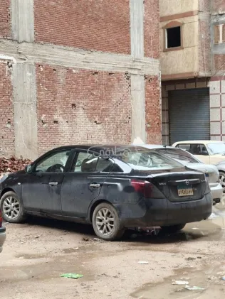 نيسان صنى 2014 أسود مستعملة للبيع