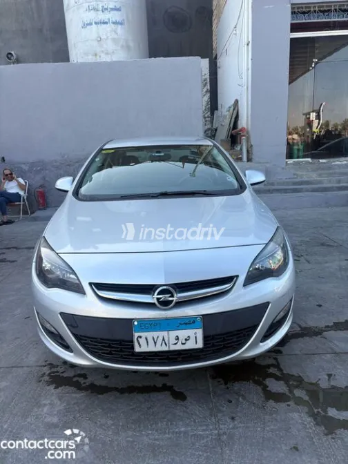 اوبل أسترا 2021 أبيض مستعملة للبيع - 1