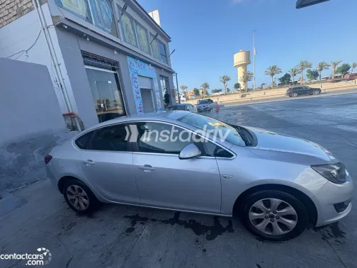 اوبل أسترا 2021 أبيض مستعملة للبيع - 2