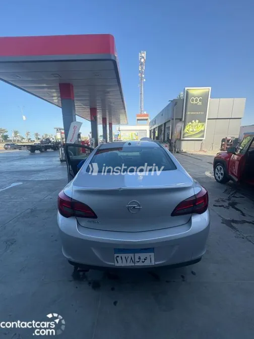 اوبل أسترا 2021 أبيض مستعملة للبيع - 4