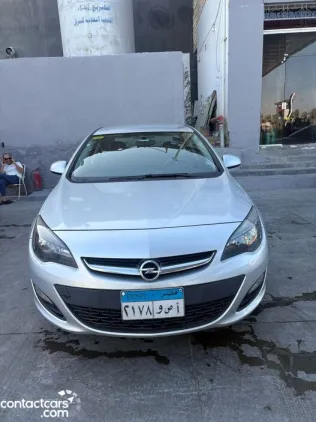 اوبل أسترا 2021 أبيض مستعملة للبيع