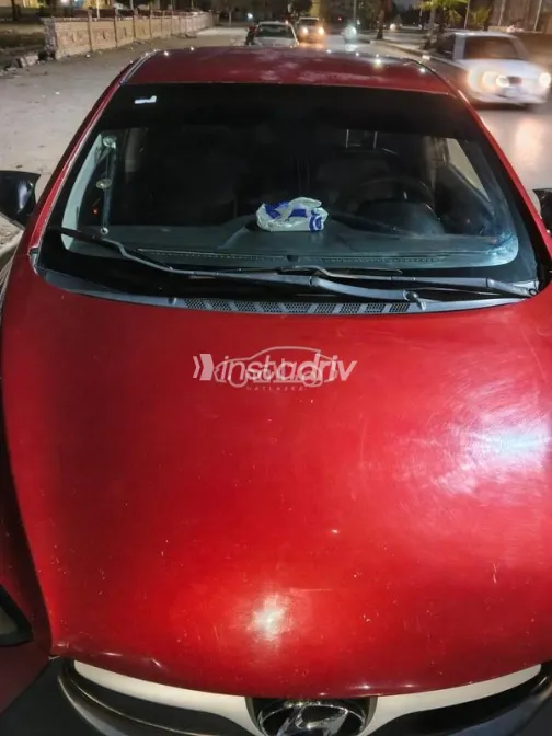 هيونداي إلنترا ام دى 2012 أحمر غامق مستعملة للبيع - 2