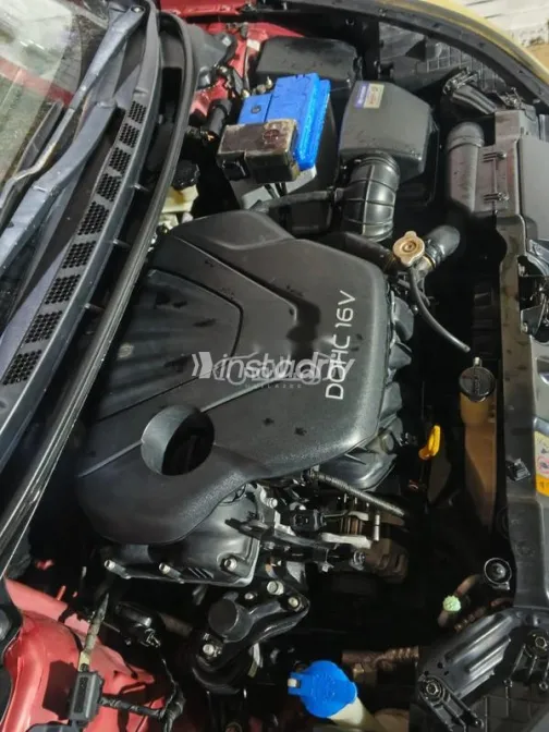 هيونداي إلنترا ام دى 2012 أحمر غامق مستعملة للبيع - 3