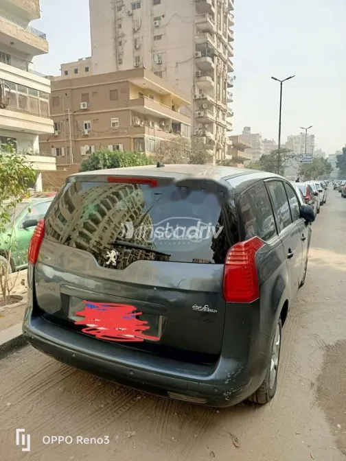 بيجو 5008 2014 رمادي مستعملة للبيع - 7