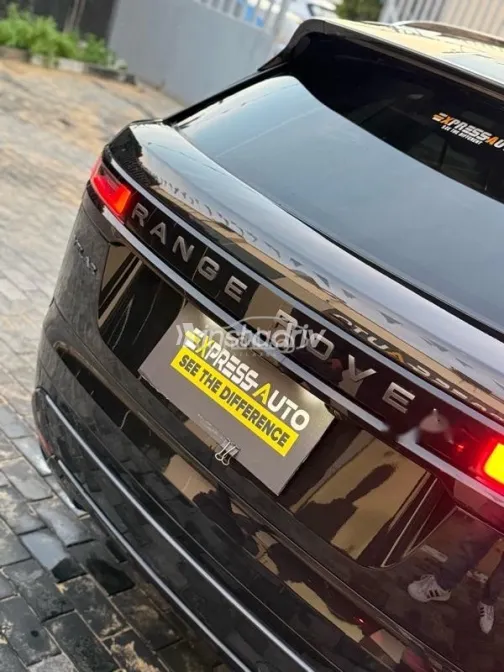 لاند روفر فيلار 2025 أسود مستعملة للبيع - 3