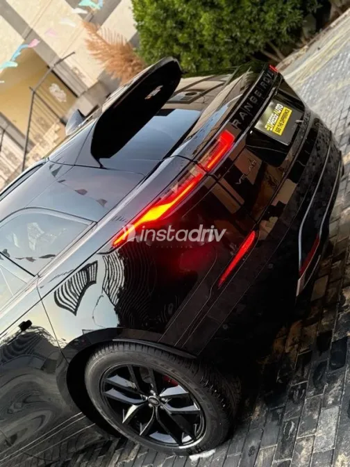 لاند روفر فيلار 2025 أسود مستعملة للبيع - 4
