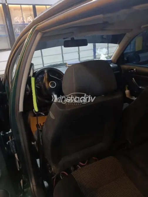 فولكس فاغن جولف 4 1999 أخضر غامق مستعملة للبيع - 2