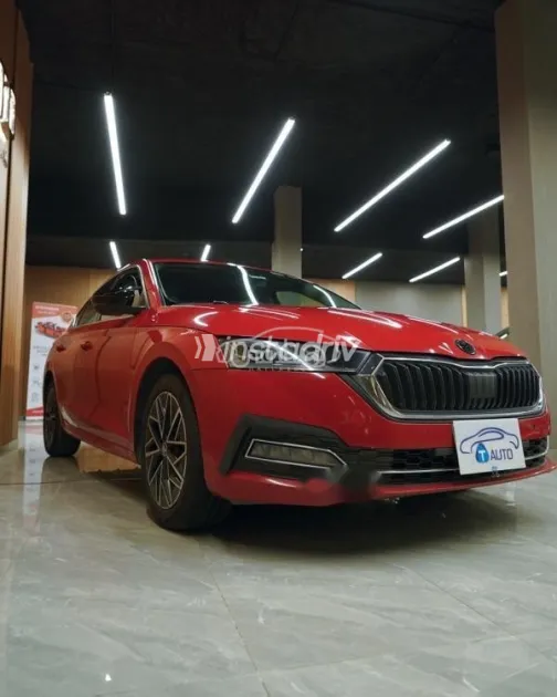 سكودا اوكتافيا 2021 أحمر مستعملة للبيع - 2