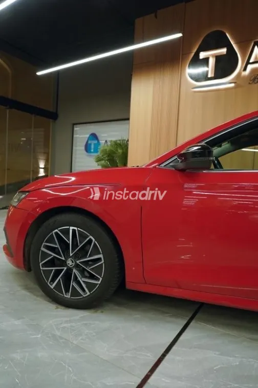 سكودا اوكتافيا 2021 أحمر مستعملة للبيع - 5