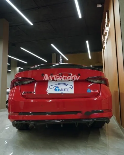 سكودا اوكتافيا 2021 أحمر مستعملة للبيع - 8