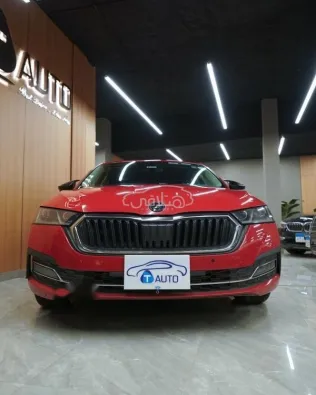 سكودا اوكتافيا 2021 أحمر مستعملة للبيع