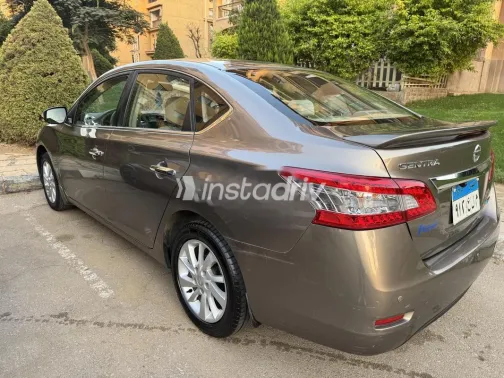 نيسان سنترا 2021 أبيض مستعملة للبيع - 3