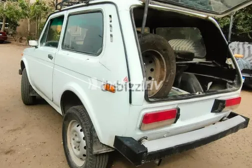 لادا نيفا 1982 أبيض مستعملة للبيع - 4