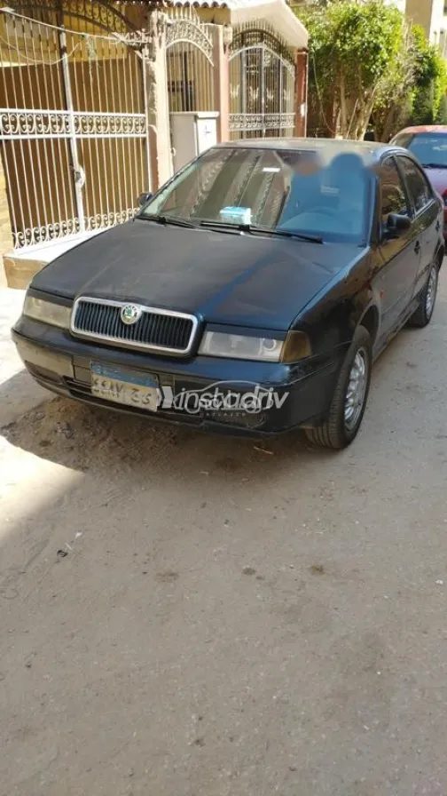 سكودا اوكتافيا A4 2000 أسود مستعملة للبيع - 2