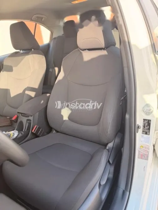 تويوتا كورولا 2021 أبيض مستعملة للبيع - 5