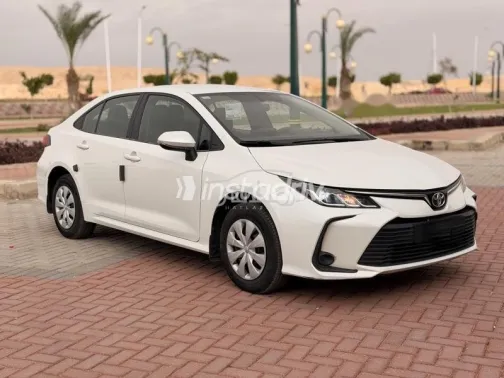 تويوتا كورولا 2021 أبيض مستعملة للبيع - 8
