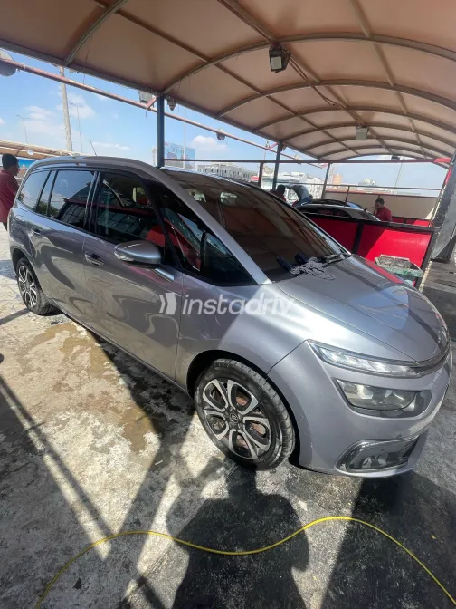 سيتروين c4 جراند بيكاسو 2020 أبيض مستعملة للبيع - 3