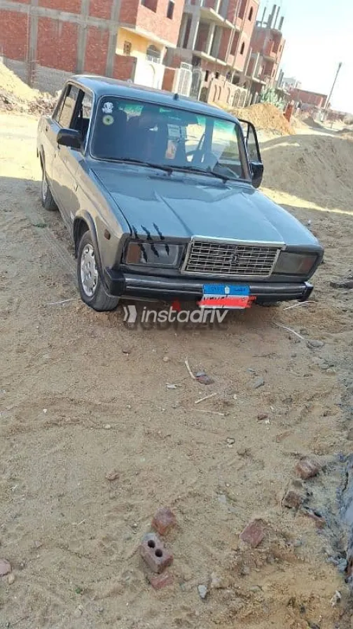 لادا 2107 2007 فضي مستعملة للبيع - 1