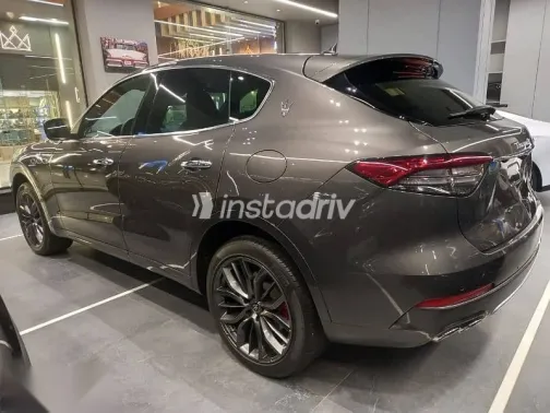 مازيراتي ليفانتى 2023 رمادي مستعملة للبيع - 3