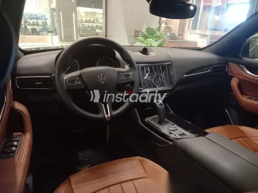 مازيراتي ليفانتى 2023 رمادي مستعملة للبيع - 4