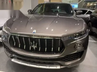 مازيراتي ليفانتى 2023 رمادي مستعملة للبيع