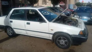 هوندا سيفك 1987 أبيض مستعملة للبيع