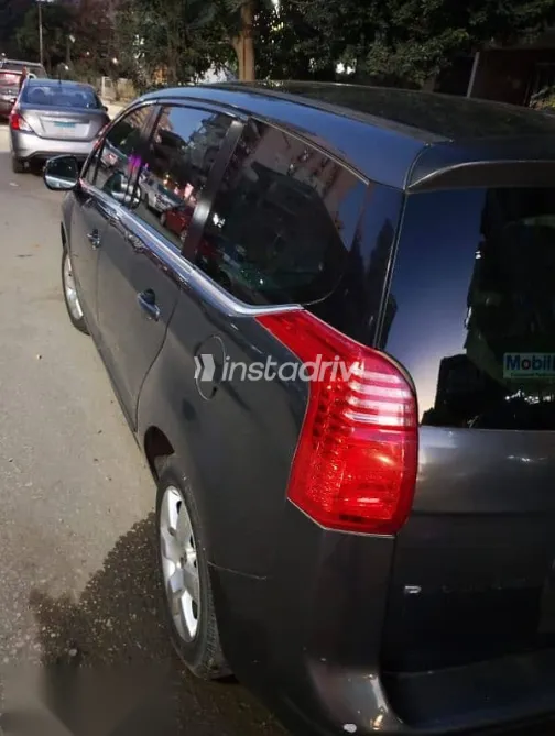 بيجو 5008 2014 رمادي مستعملة للبيع - 2