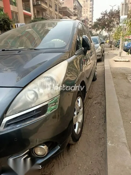 بيجو 5008 2014 رمادي مستعملة للبيع - 7